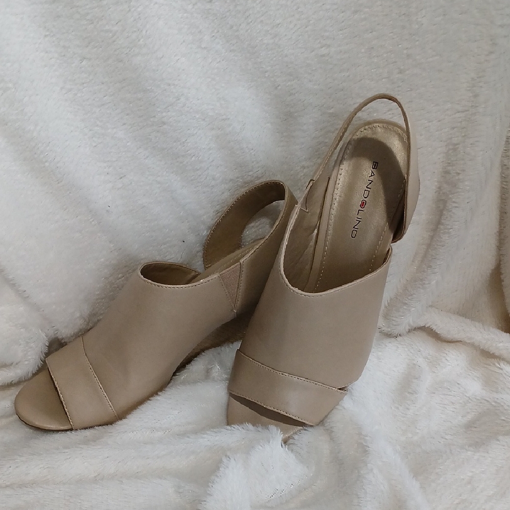 Bandolino Women's Tan Peep-Toe Slingback Shoes